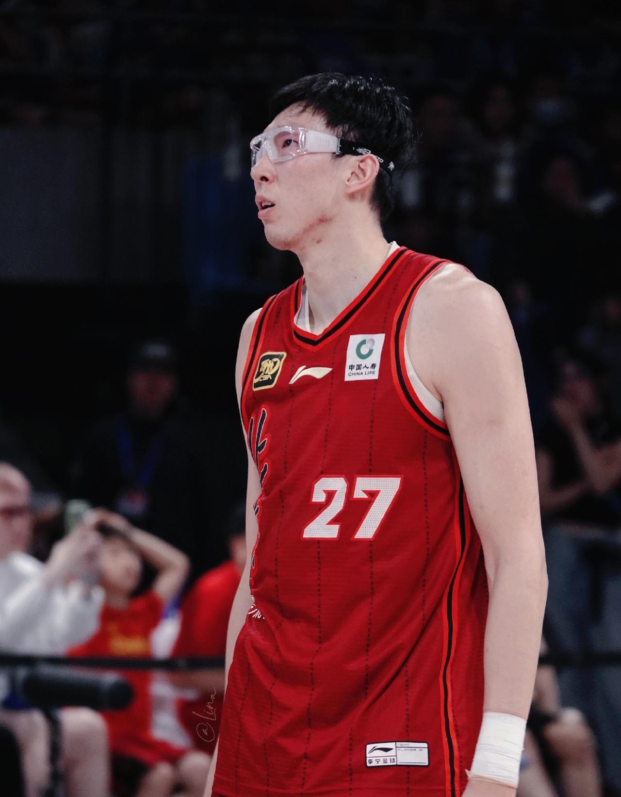 不吹不黑，今日国内三大内线周琦、王哲林和胡金秋的表现谁最好！！！
 
周琦：北京