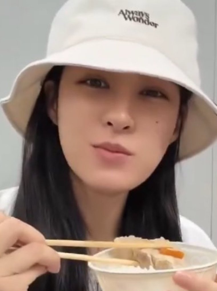 能让小金牛把饭扔了 ​​​