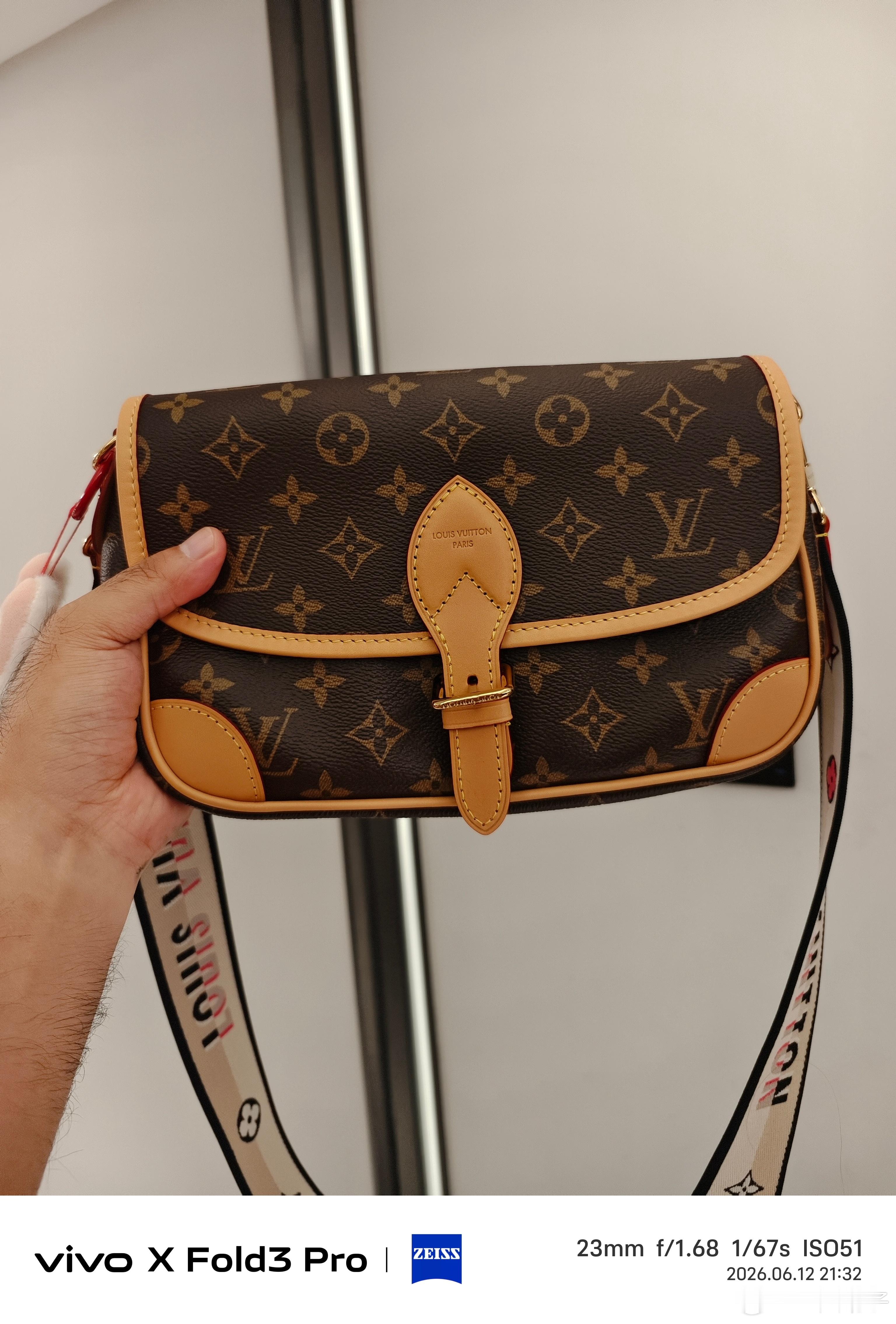 我这个人向来都是知恩图报的，为了感谢我老婆辛辛苦苦给我煮夜宵，刚特意去夜市地摊上