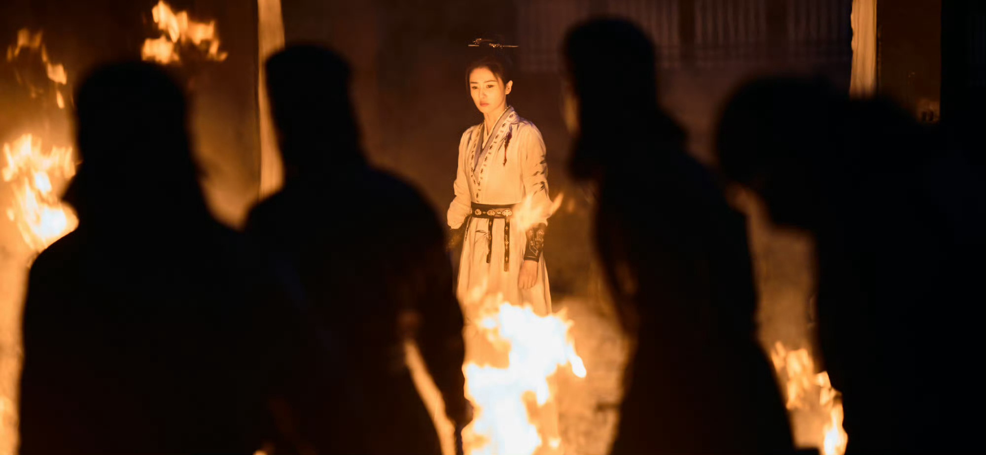 白鹿主演的唐宫奇案用一桩桩诡案，把那个时代女人一生无法自己做主的悲剧写透了，从公