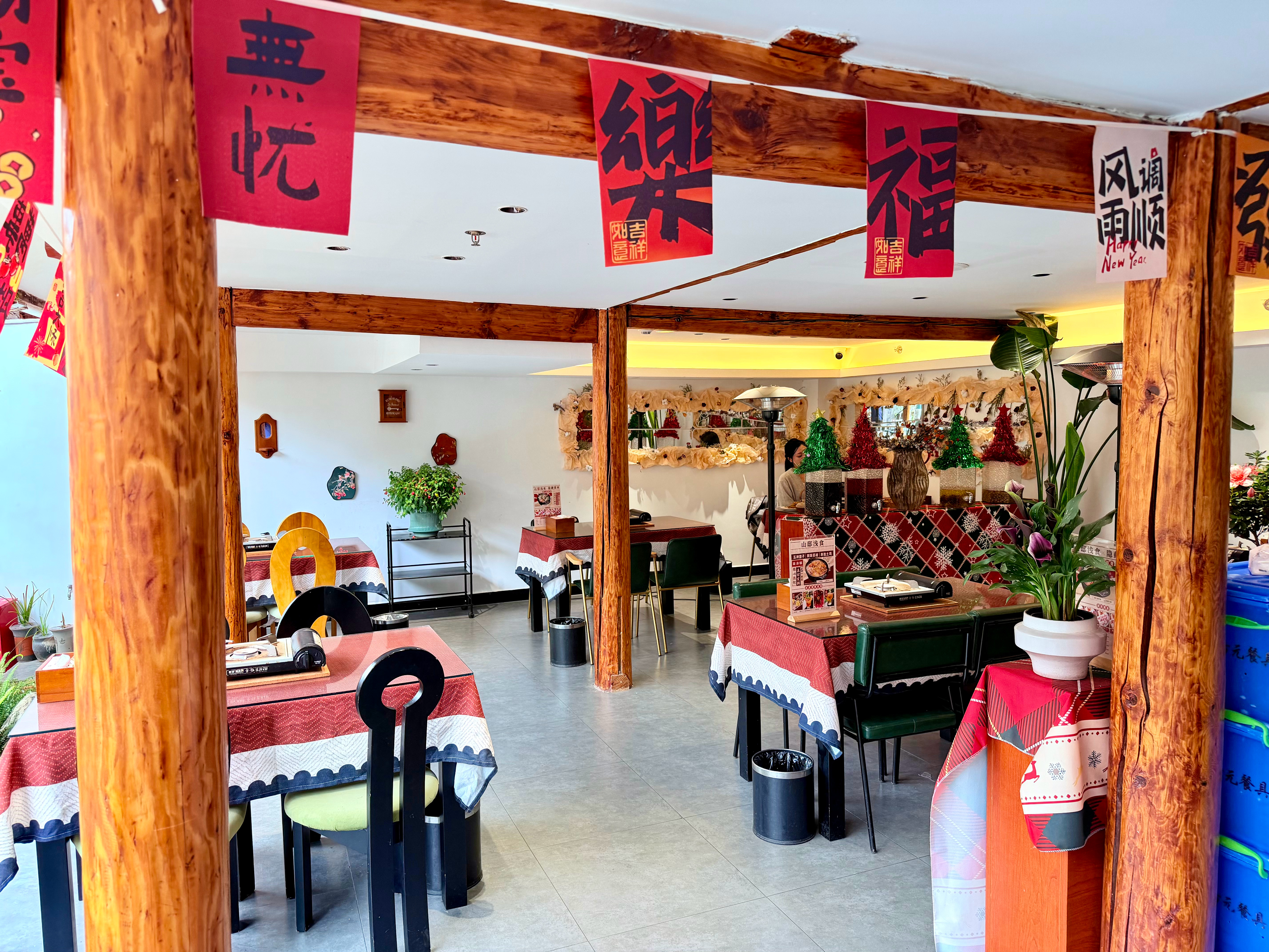 到丽江了，吃上了今天的第一顿饭朋友推荐的一家小店，味道真不错 丽江·山邸·浅食