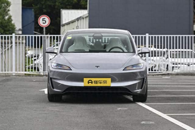 特斯拉 Model 3 焕新版：褪去 “毛坯” 标签，运动纯电轿车还能打吗