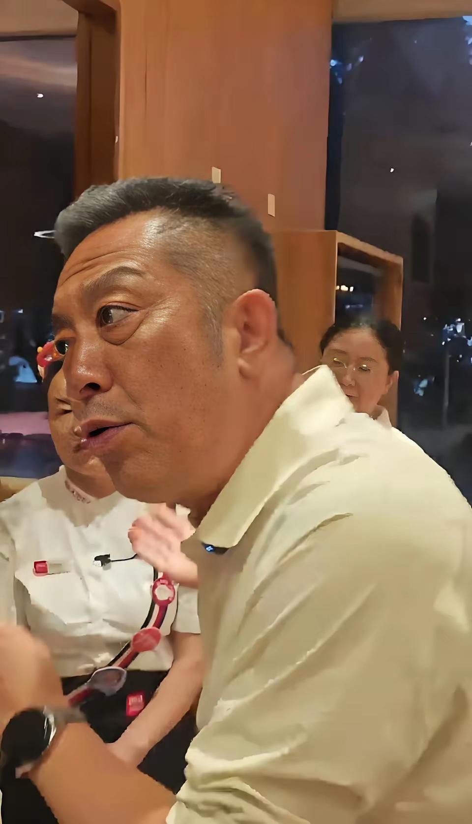 贾不贾问问贾老板！强力开启暴走模式，我关店100多家，就是被你罗锤子黑的，你要给