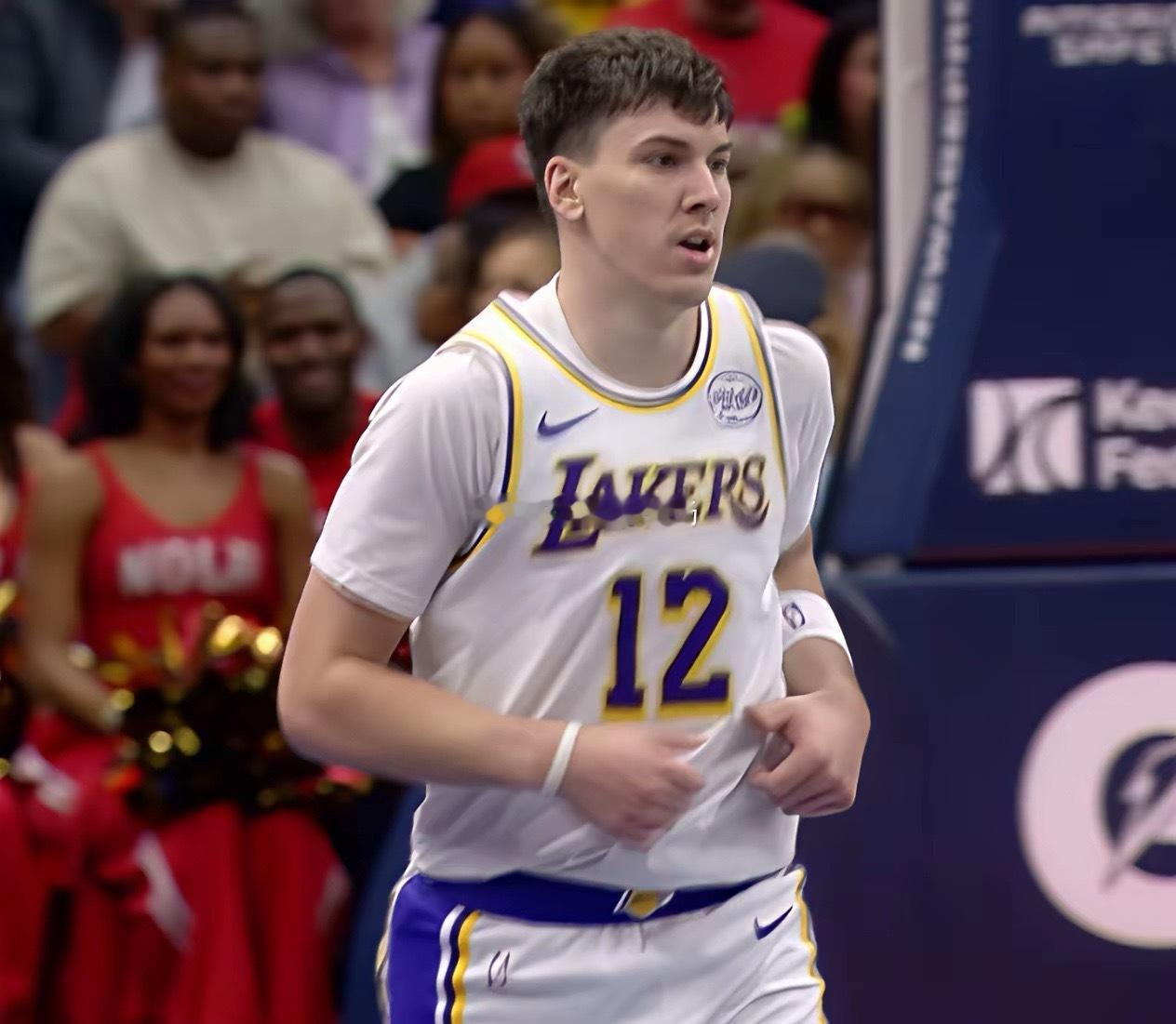 湖人战胜鹈鹕，看完比赛我明白了三个无争的事实。1.里弗斯确实虐菜够强，上一场遇到