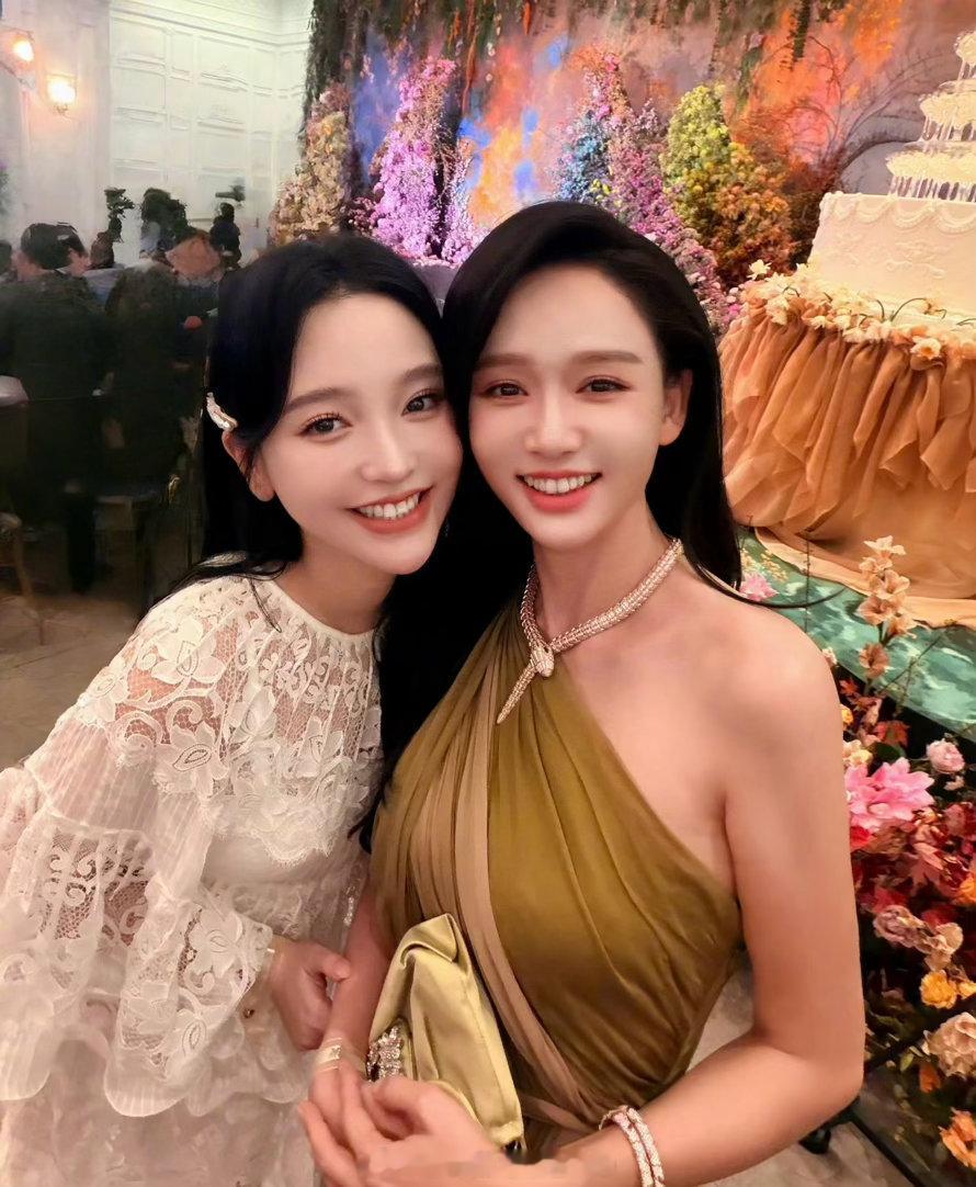 金莎晒奚梦瑶何猷君答谢宴照片金莎今天（9月30日）在微博晒出了奚梦瑶、何猷君澳门
