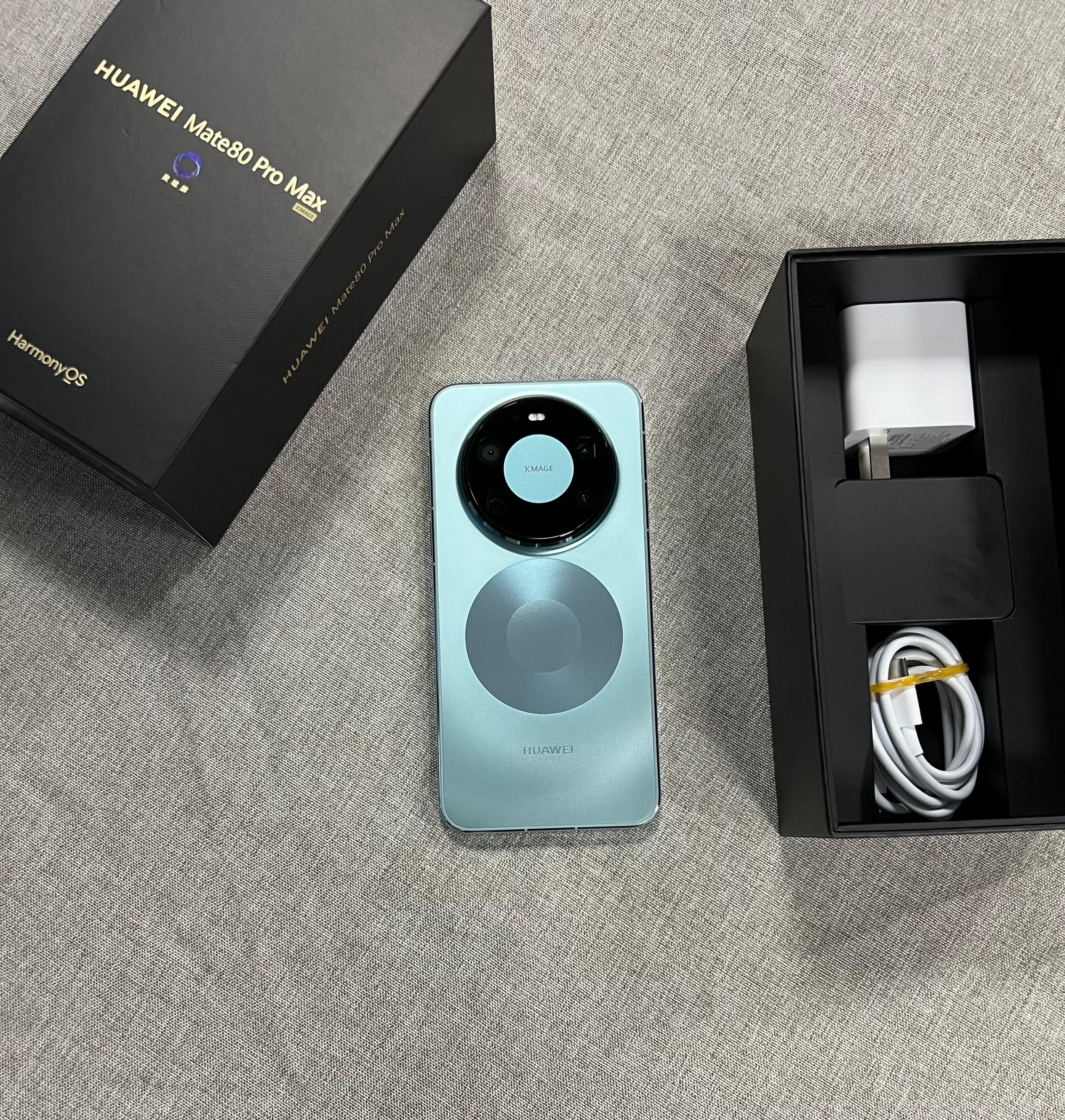 华为Mate80 Pro Max 16+512G 极光青，仅使用十来天，99新带