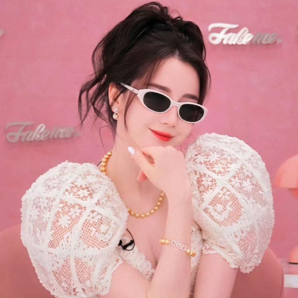 迪丽热巴脸蛋天才来的