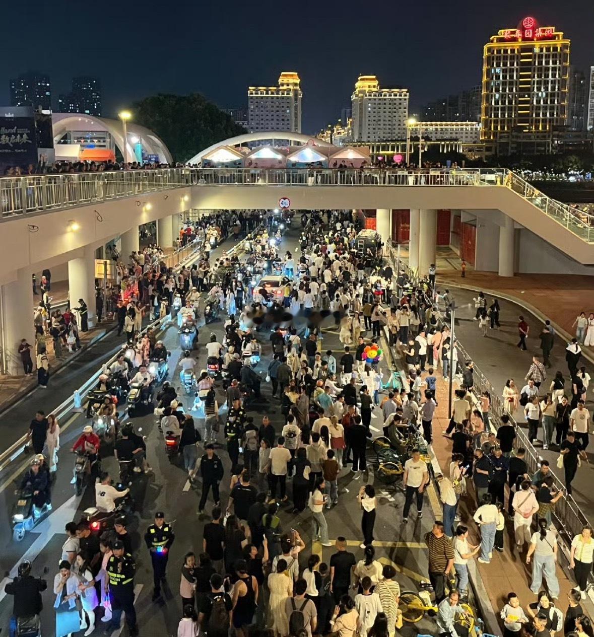 “五一”假期 福州“两岛一街”累计接待游客突破50万人次 