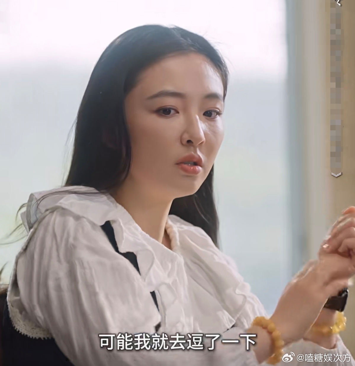 吴倩:“小时候邻居家养了一条狗，然后狗吃饭的时候，可能我就去逗了一下就被咬了一口