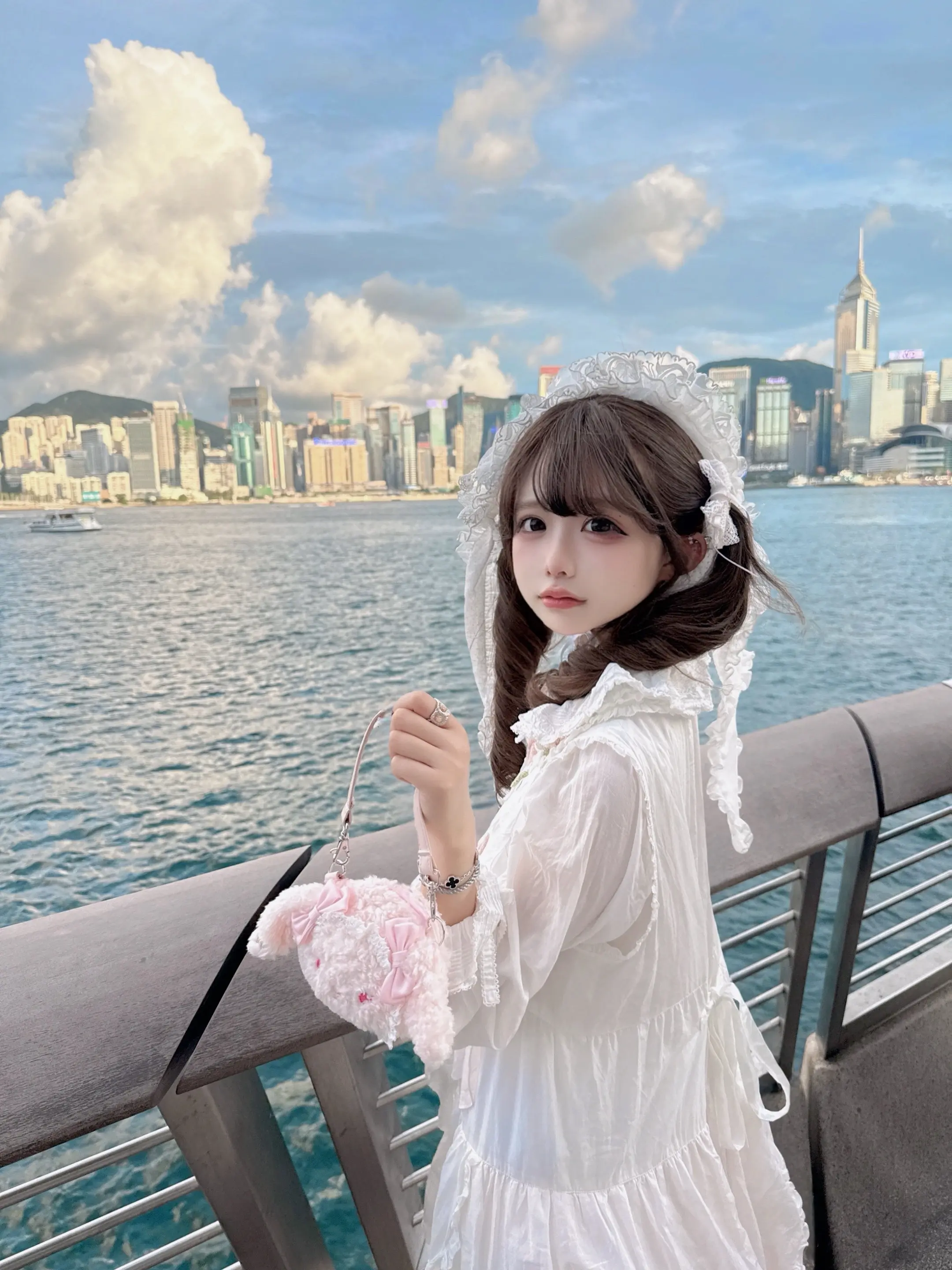 我不想再花时间去了解一个人喜欢吃什么，耳机里放的是抒情还是摇滚，睡觉习...