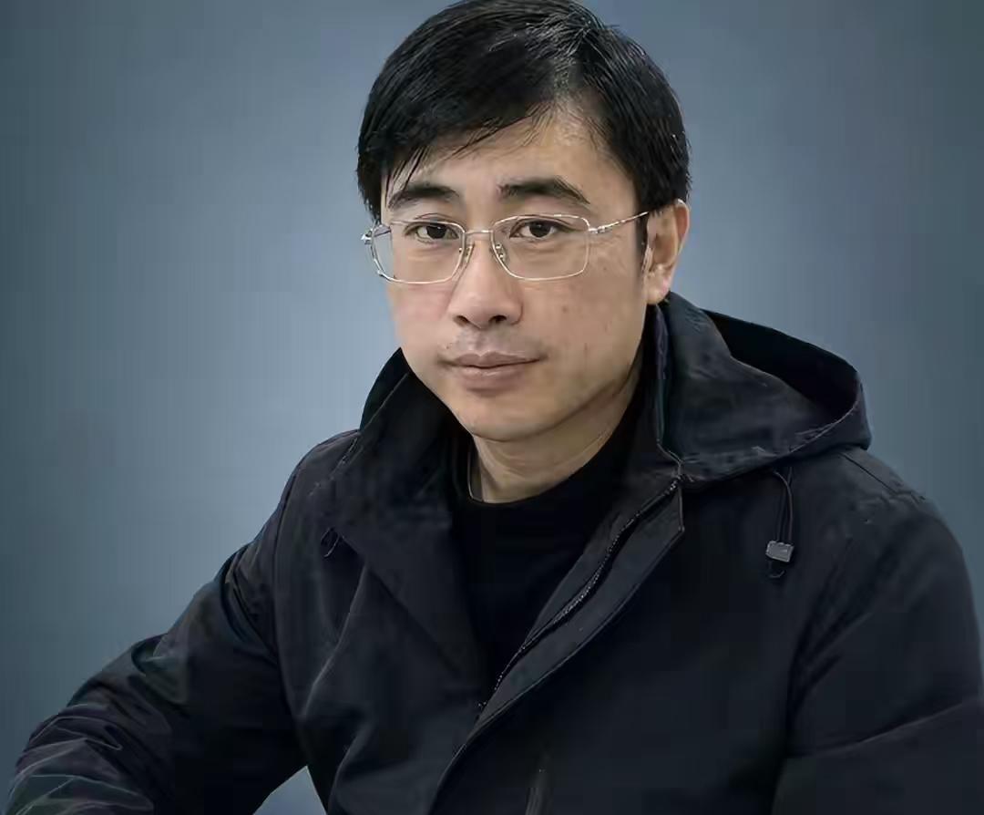 江苏高中教师，陆华锋去世，
 
关于他长期熬夜、工作压力大、身体被透支的说法，引