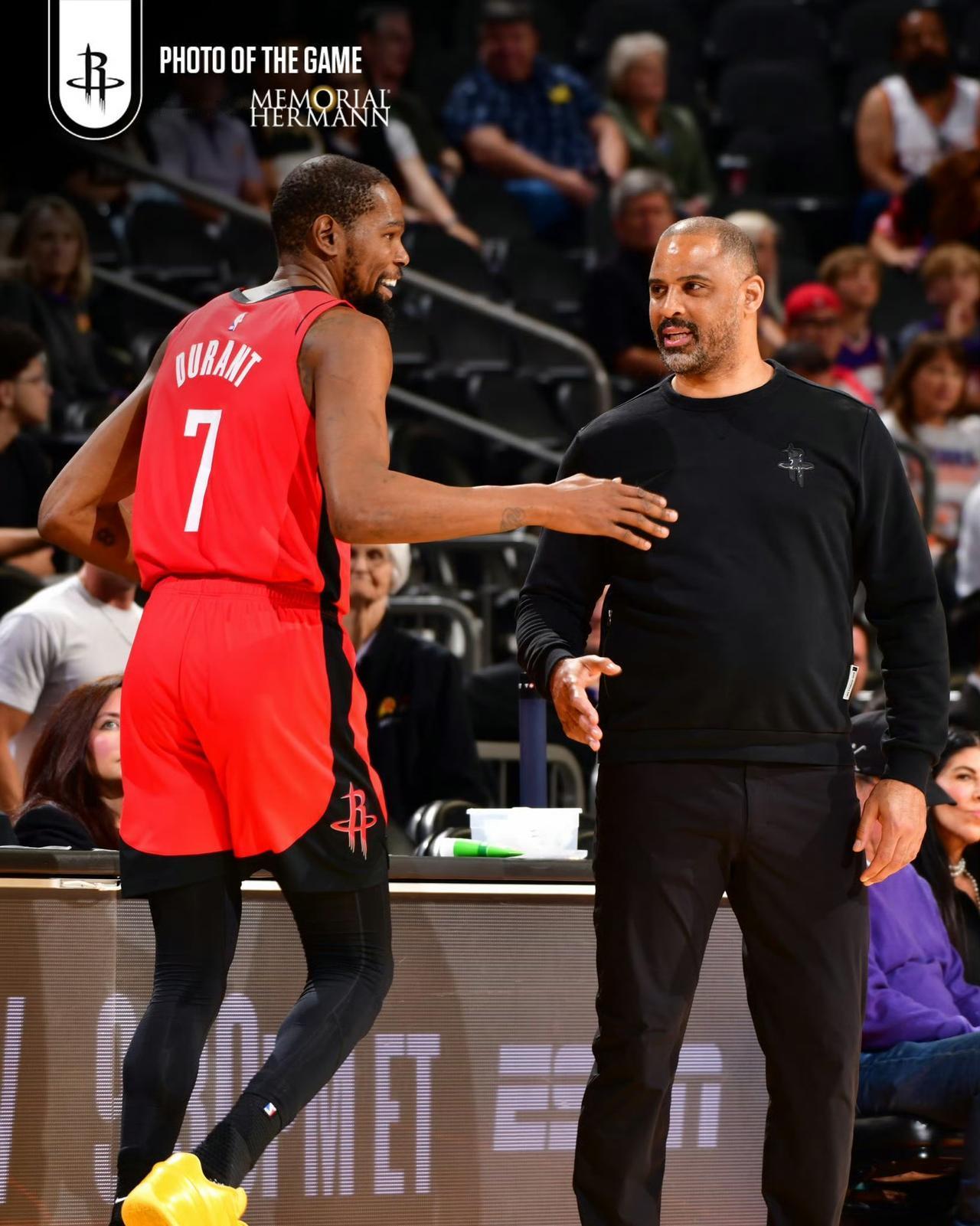 刚刚结束的比赛木狼120:132不敌魔术这样火箭正式锁定西部第五。恭喜火箭👏