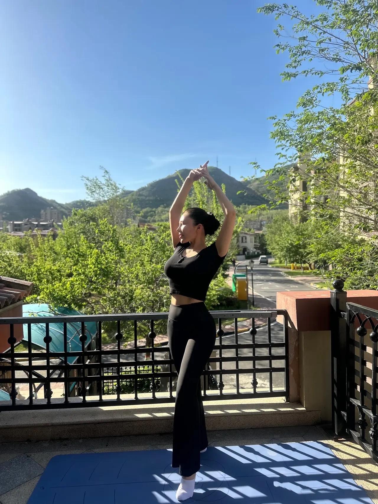 阳光明媚，春暖花开