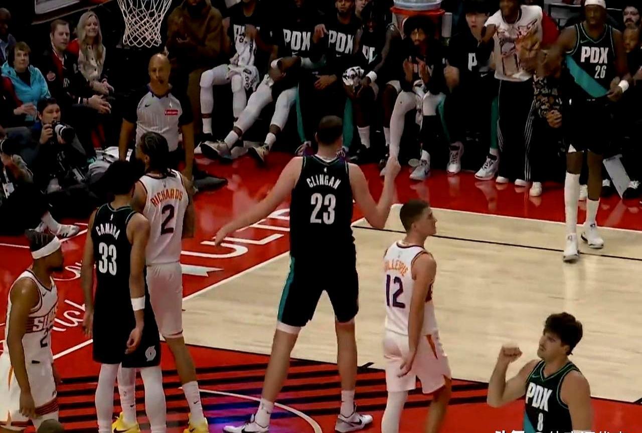 开拓者首节32-35落后太阳，替补席的乐福直接杀疯了！霍勒迪因右膝轻微肿胀缺阵，