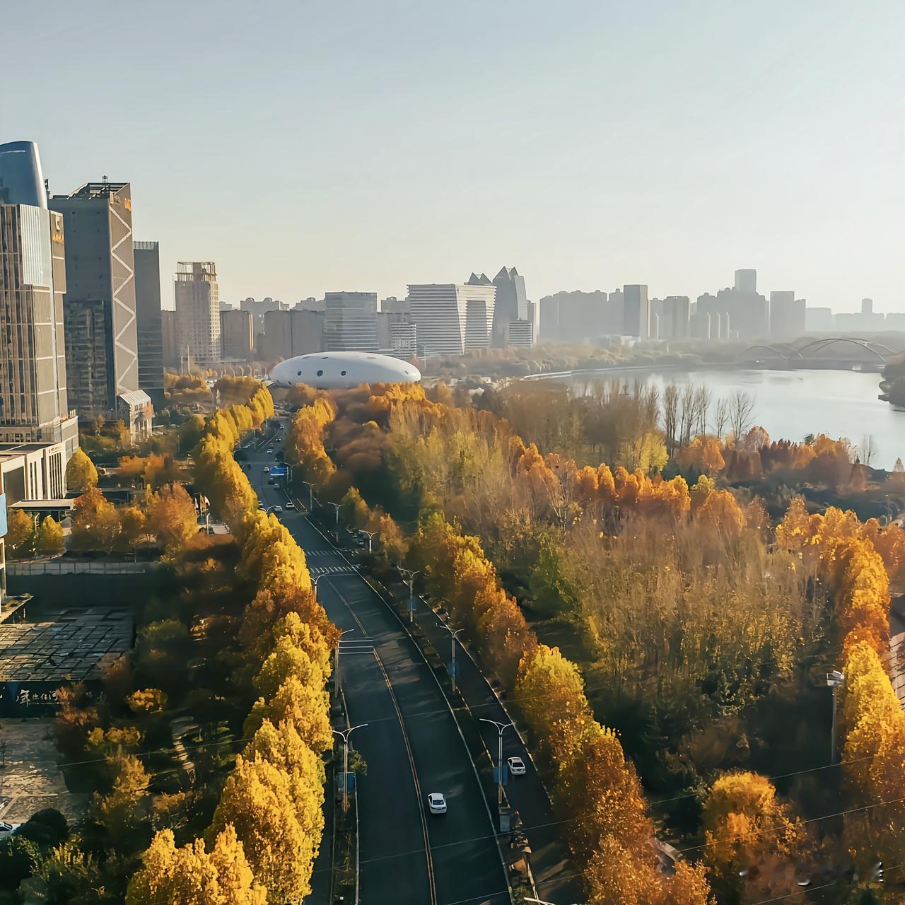 来看看鹤壁的城建，越来越像一座国际化大都市了。
观看图中的城市风光，如果不说这是