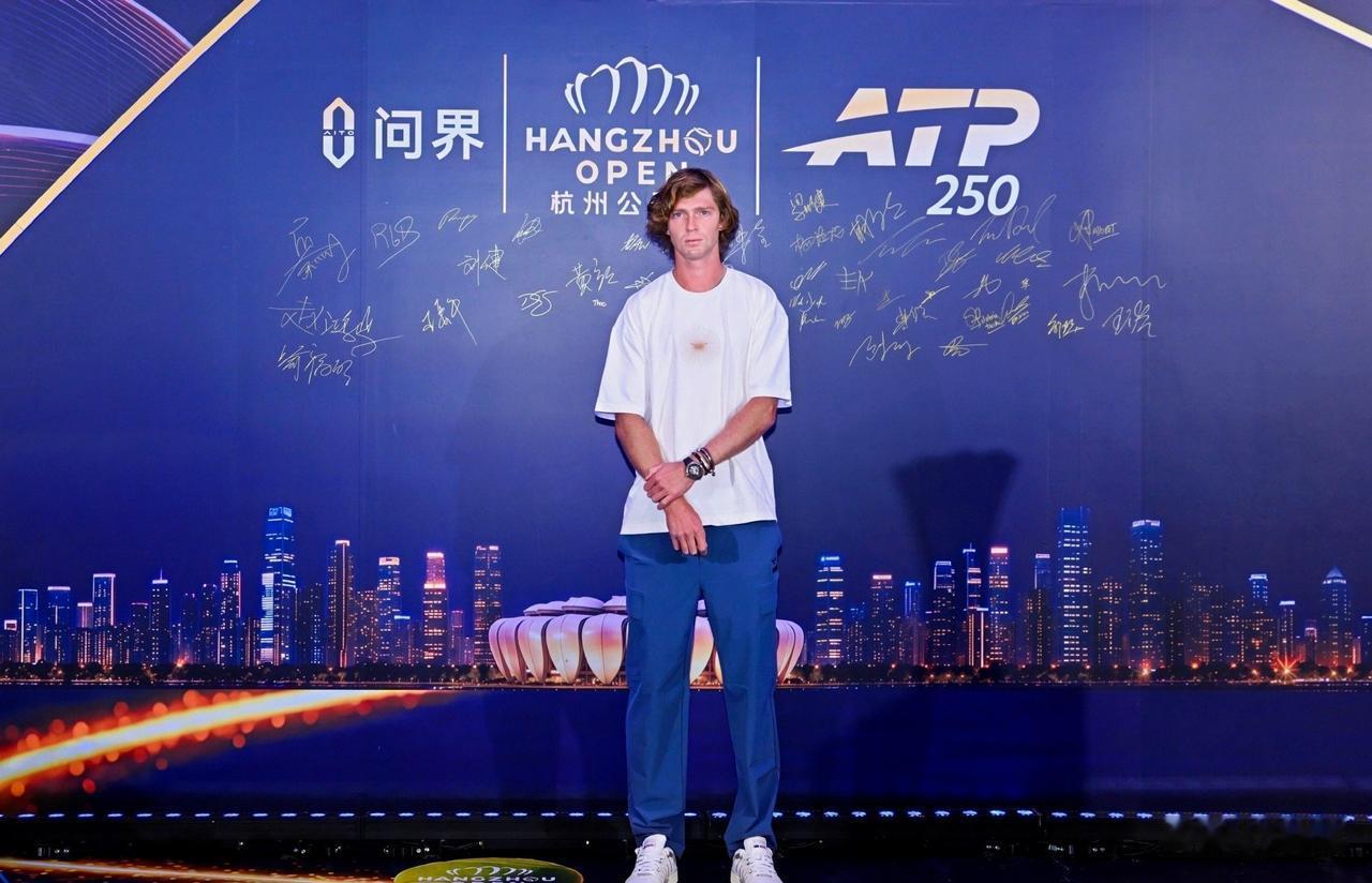 今天17时左右，杭州250赛男单2号种子卢布列夫将在与土方凛辉的比赛中迎来自己的