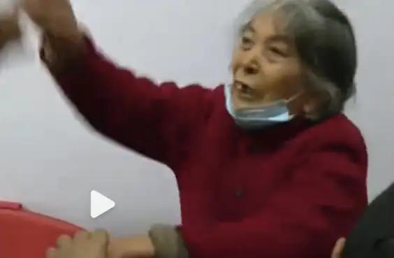 惊！83岁老人花光拆迁款狂买保健品，曾节俭一辈子，竟为“神药”付出全部积蓄!
