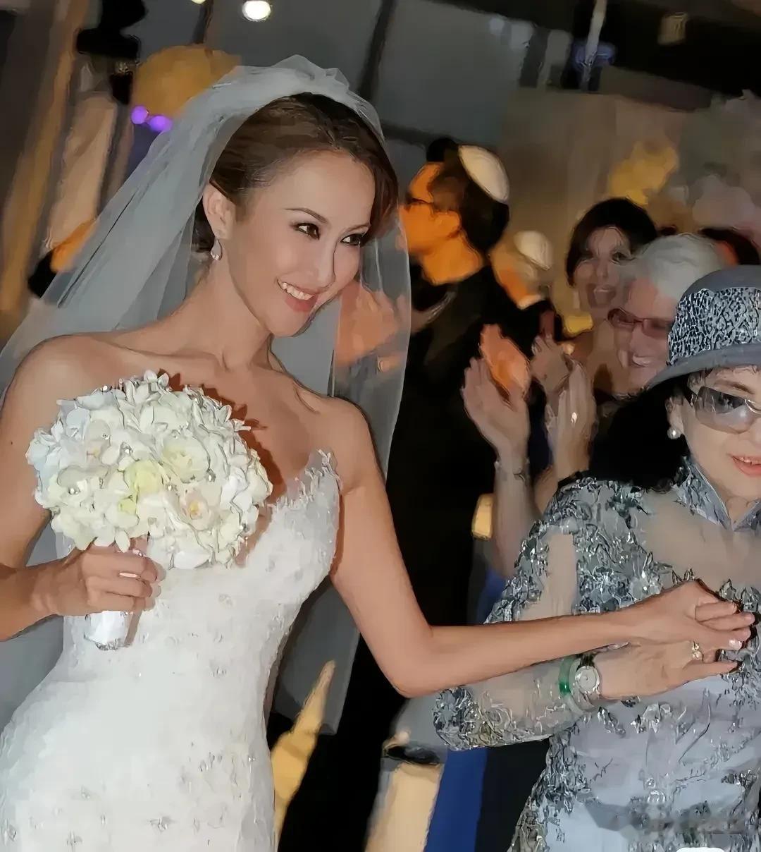 李玟真的是所遇非良人啊，像李玟这么貌美这么优秀，又这么有钱的女人，什么样的男人找