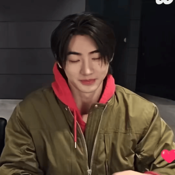 好幽默我家翻译也没搬错啊 哪里误导搬运了[泪奔]既然他心肝是二舅 全额想骂就骂了