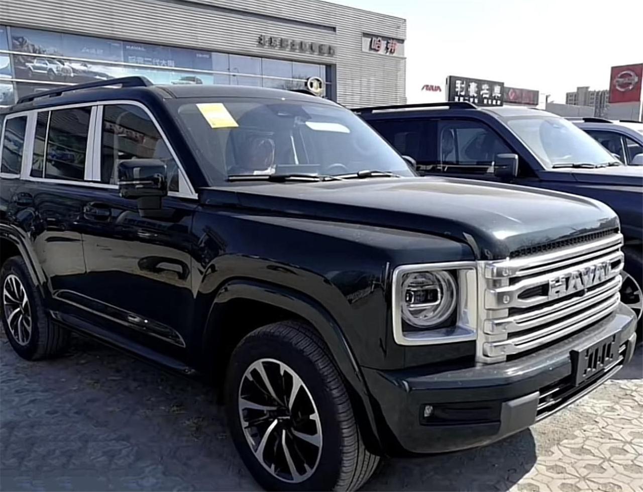 全新一代哈弗H9无伪实车来了！外观内饰满分10分，你给打几分？
这台车采用非承载