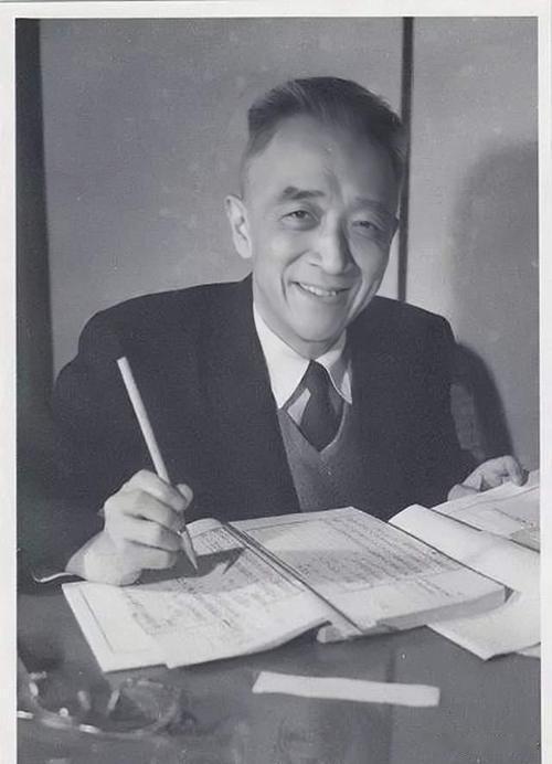 1961年，在亚东教科文组织国际会议丄，胡适发表演讲，说中国文化就是裹小脚，吃水