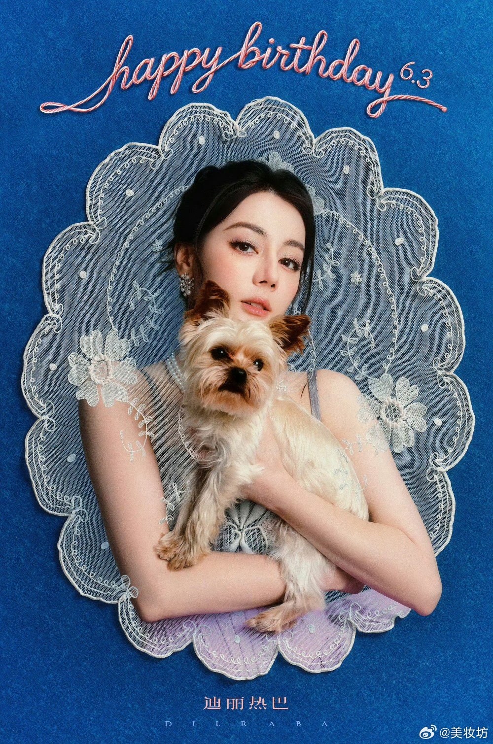 迪丽热巴张馨予晒迪丽热巴红灯下的照片张馨予晒迪丽热巴打车让自己先走的照片 这个迪
