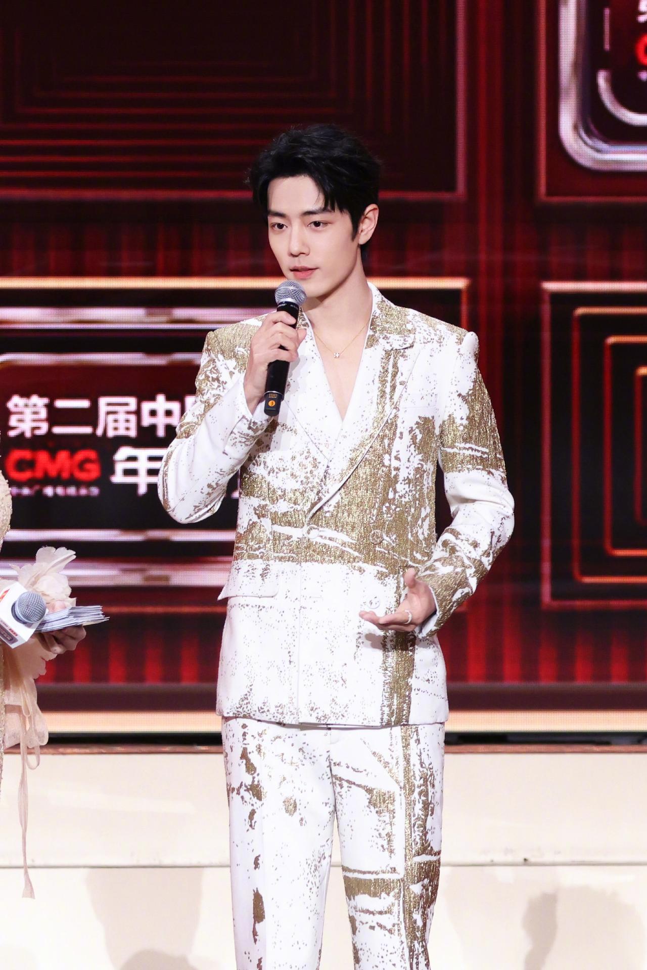 肖战提名金海燕影帝！

这次转型，他真的杀疯了！

肖战凭《得闲谨制》里的莫得闲