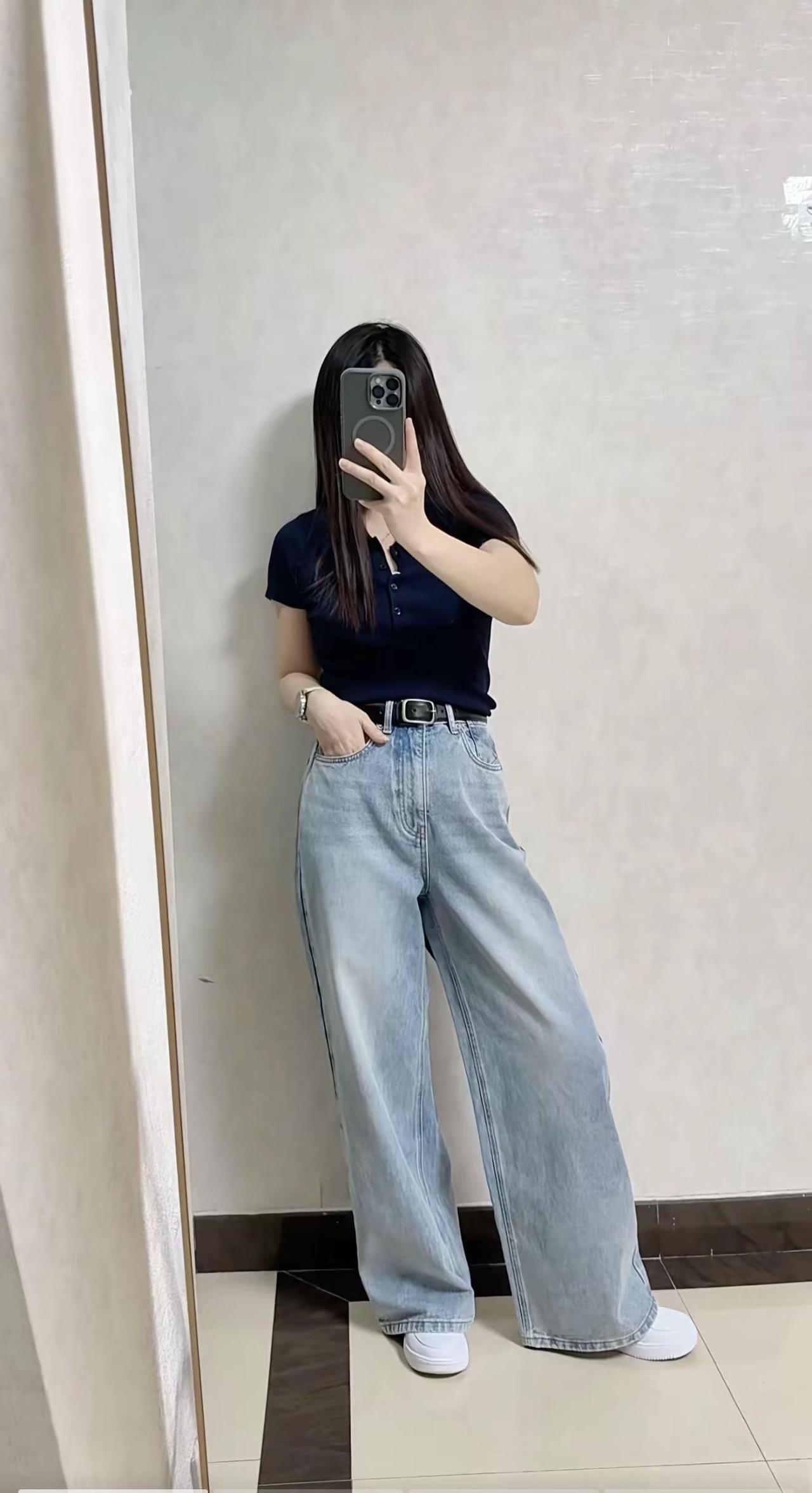 丽姐家欧尼蓝白真的太经典了穿了一年依旧耐看，越穿越喜欢，经典款果然永不过时，我不