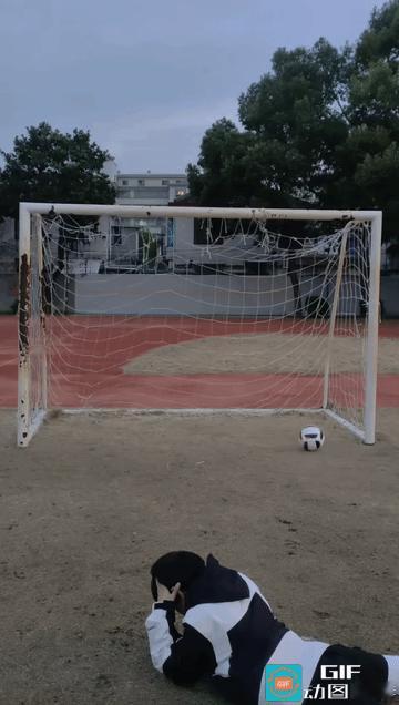 好不意外！
现在你看到的就是这个问题的答案：怎样才能做到叫对面前锋一个倒挂金钩进