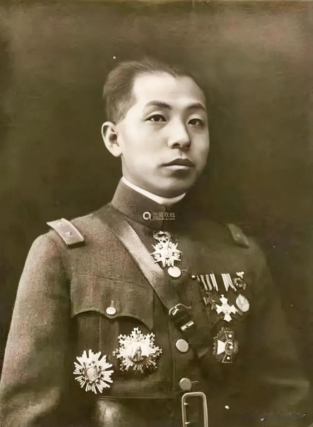 清朝末年出生的22位百岁以上历史名人：
一、张群（1889年－1990年）
国民
