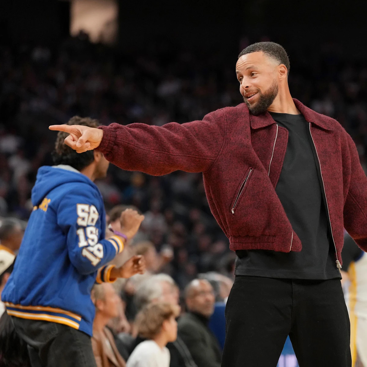 据美联社报道，史蒂夫-科尔表示：只要健康，斯蒂芬-库里就会出战附加赛。 