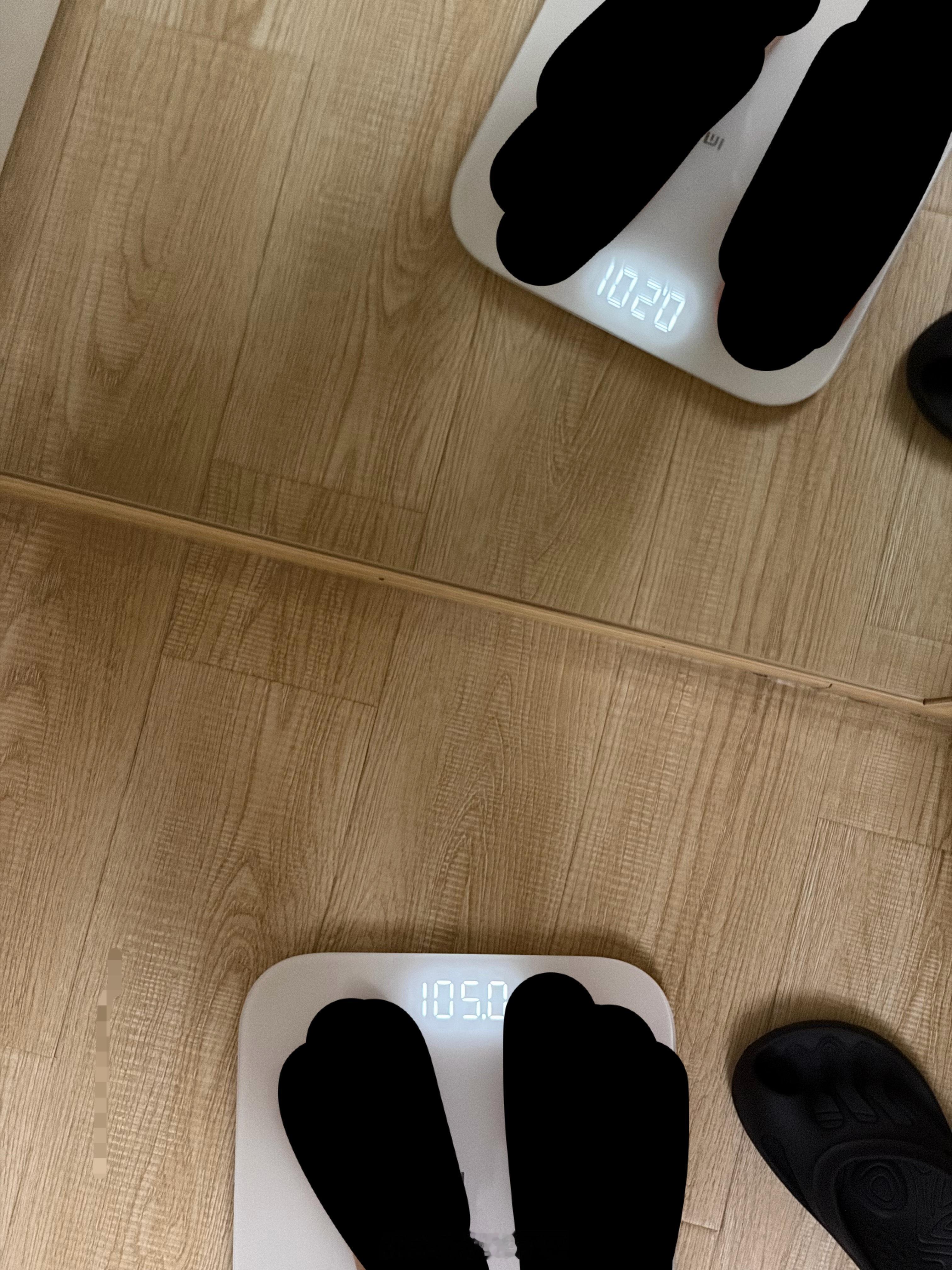还有我真的崩溃了 昨晚上称105。。。。。。。。。。。。我妈今晚就到了 今晚给她
