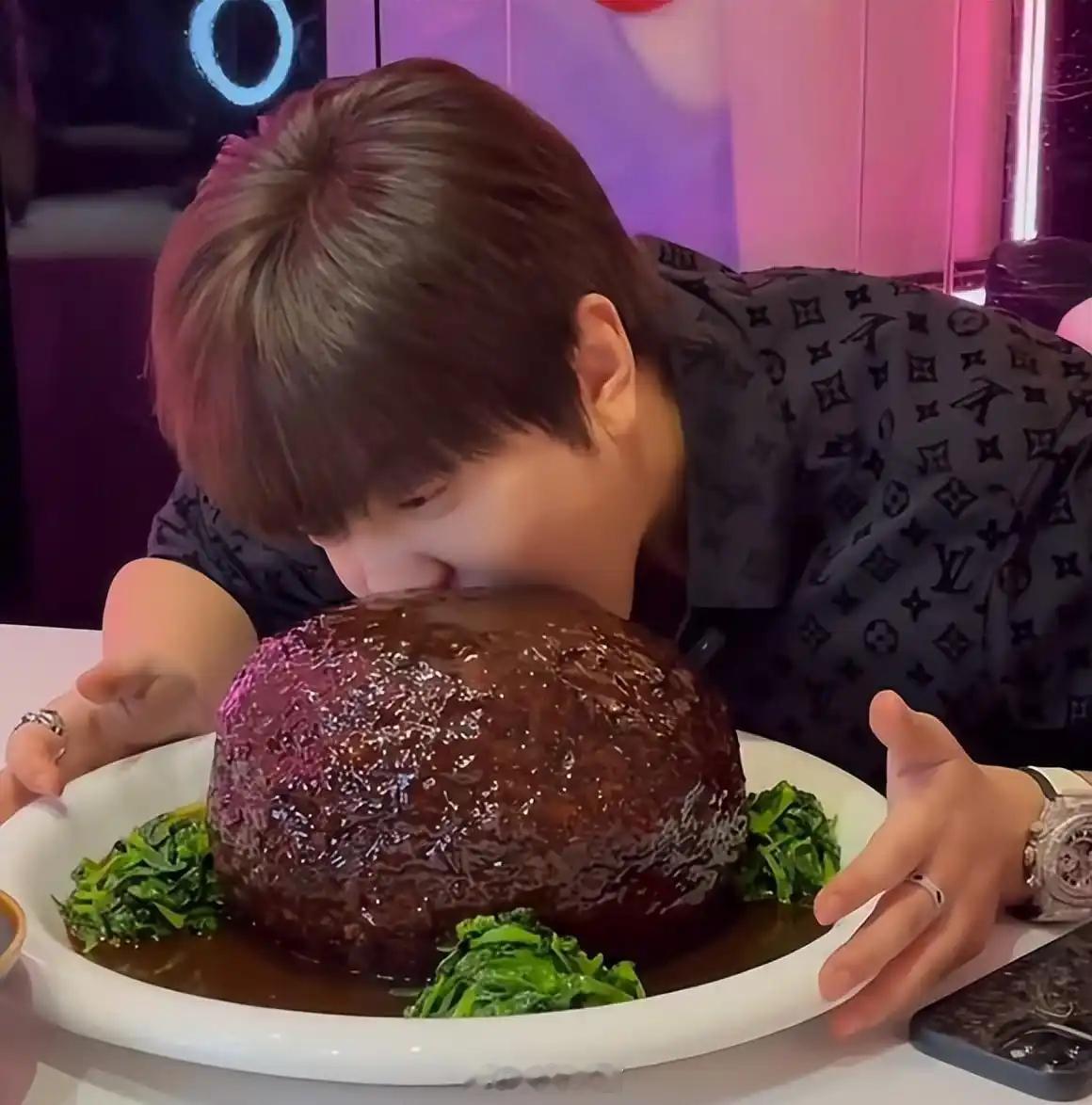 车圈那位的事儿才刚过去，白冰又被查到了？对大部分网红和明星来说，名声比收入重要得