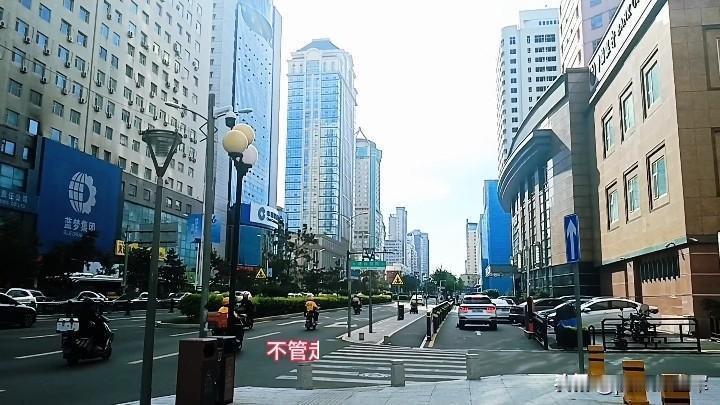 老街
长春市的西安大路和重庆路交汇的十字路口，有我许多的童年回忆，也有青春时的美