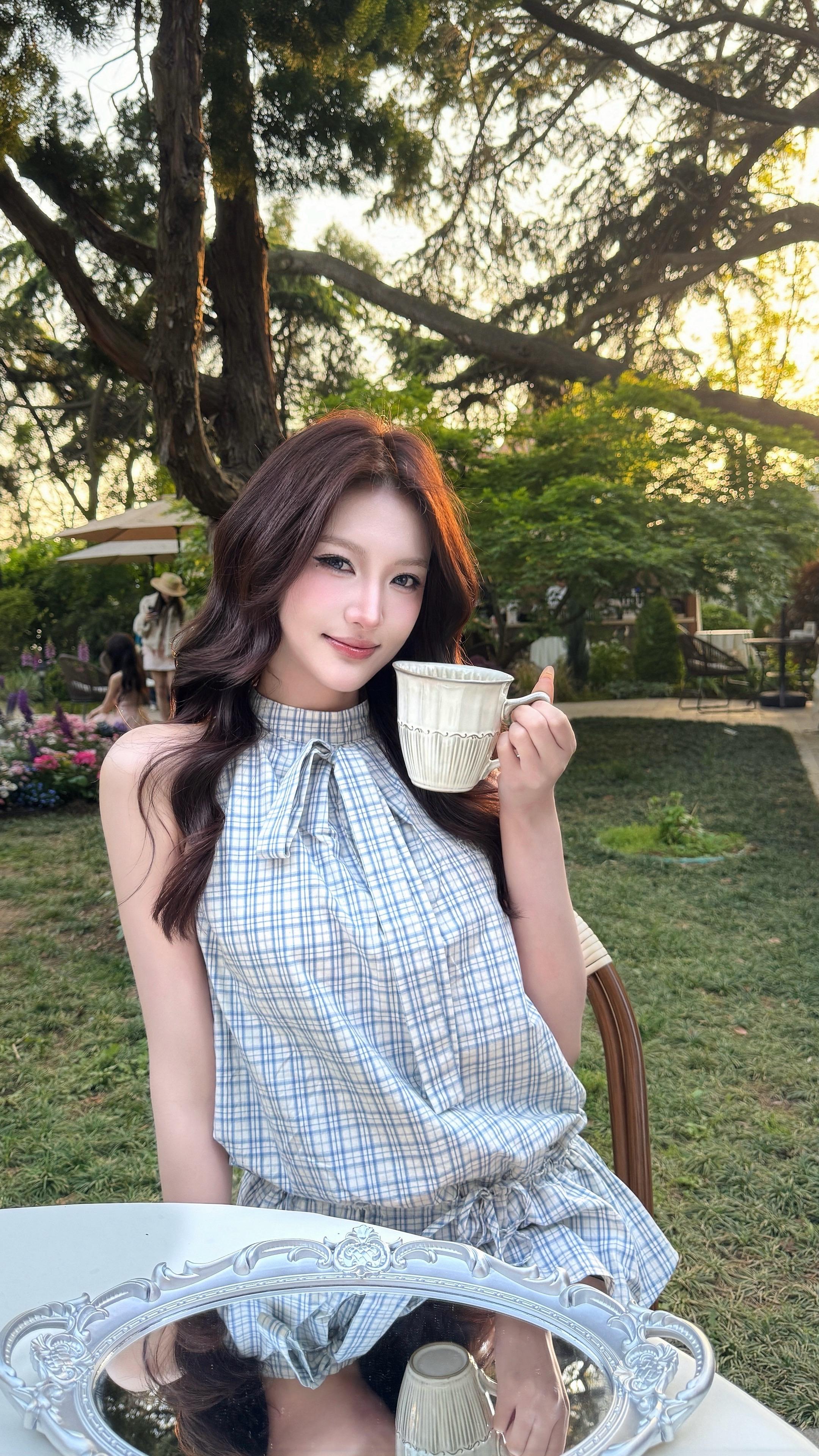 爱你爱的很透明像是玻璃。