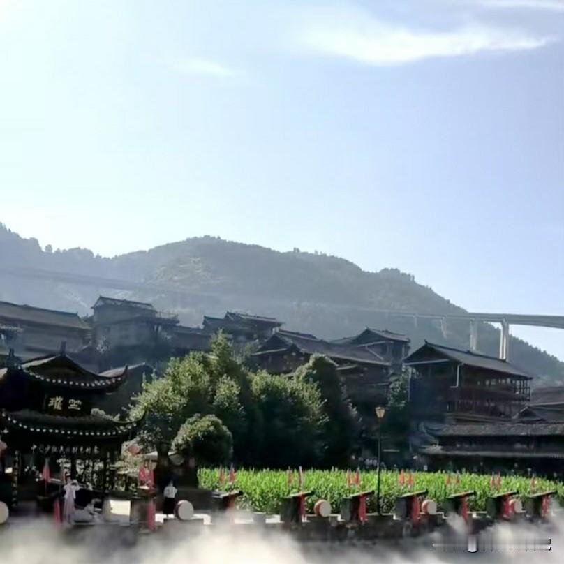 我终于知道为什么这个古城的老人长寿的原因了。1、那就是在饮食上少油、少盐、清淡。