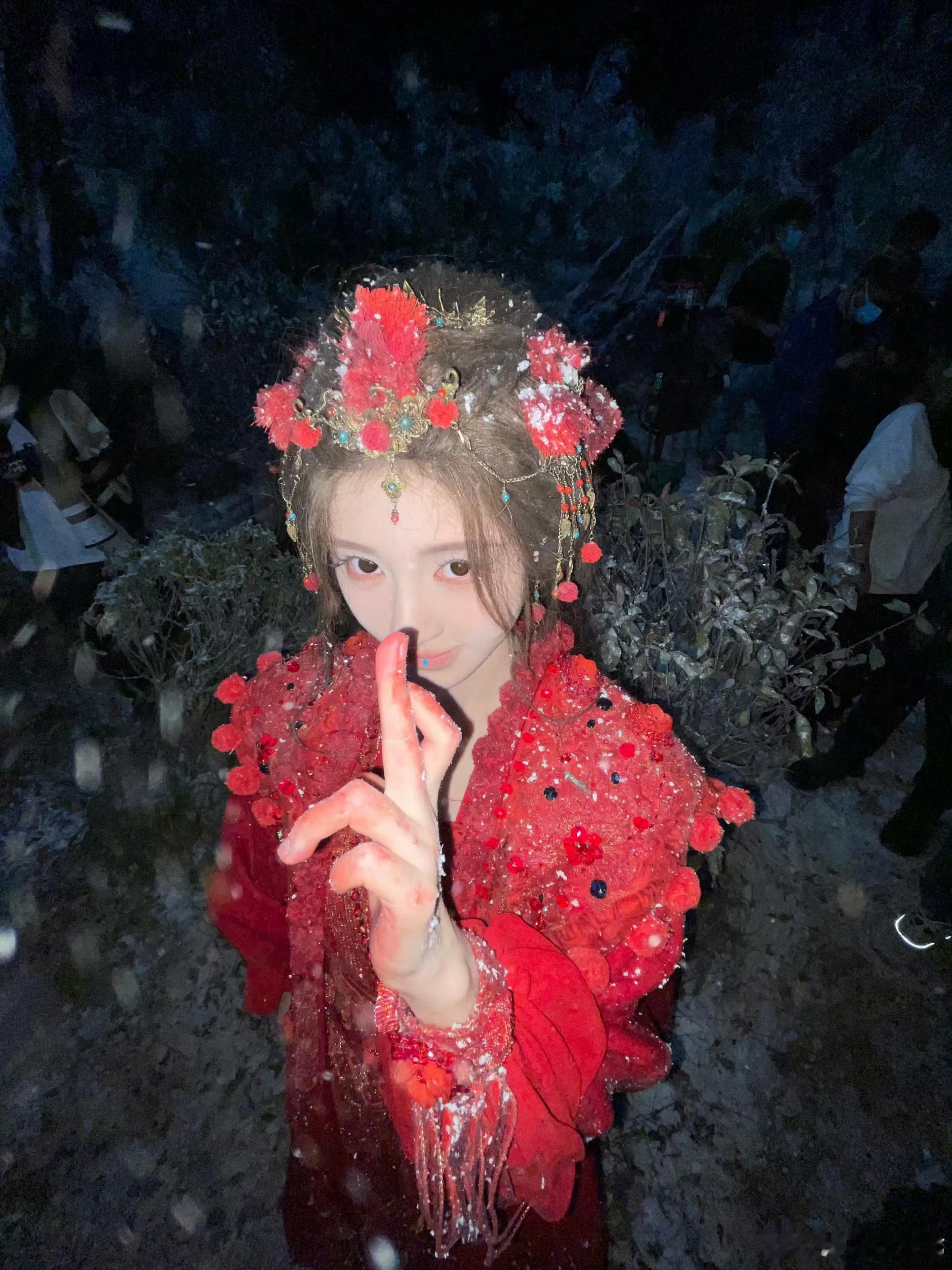 鞠婧祎 素衣绣蓝jjy鞠婧祎露芜衣 小小婧祎