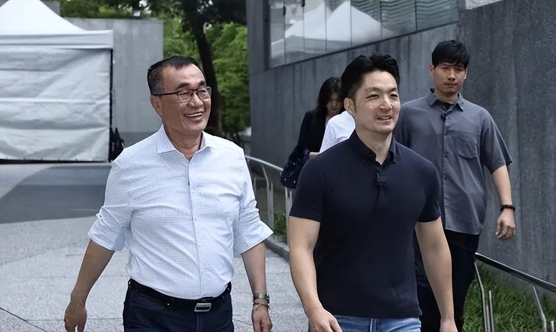 蒋万安陪李四川出席活动，被问昨天帮吴宗宪站台却不见郑丽文，直接闪了
蒋万安今天（