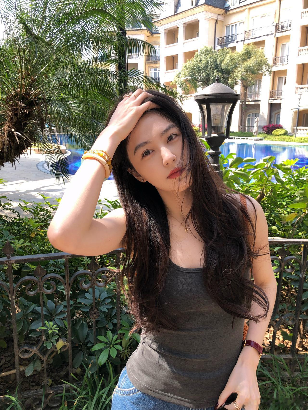 美美滴亭希[飞吻]
刘亭希