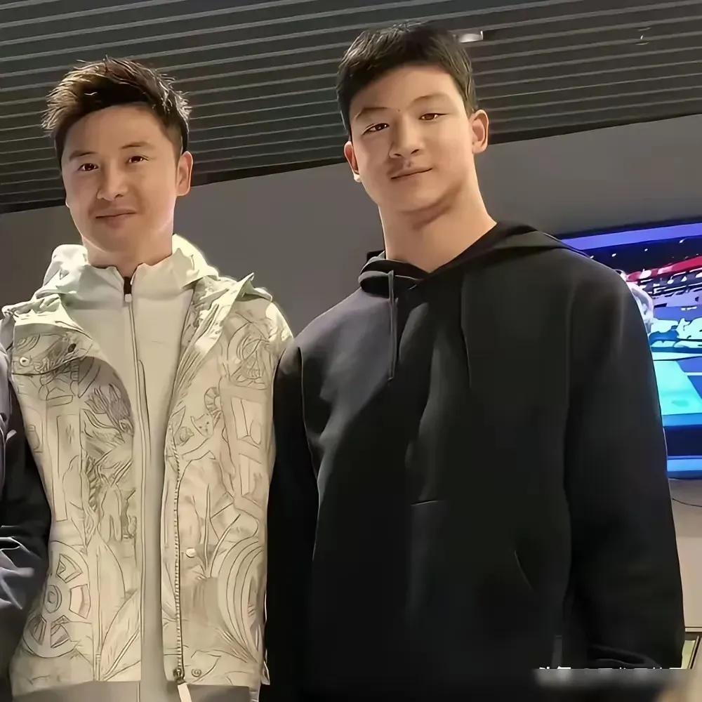 田亮叶一茜的儿子，是用什么养的，脖子也太粗了，跟脸一样大，这脖子看着太不正常了，