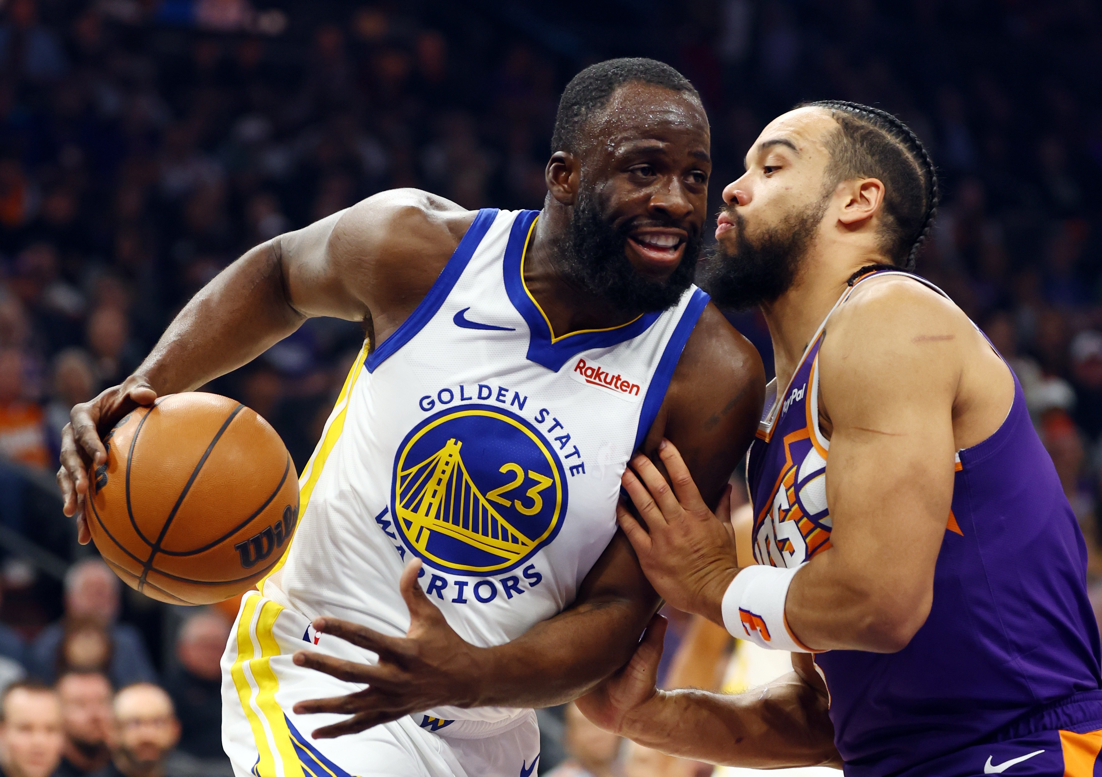 知名记者Marc J.Spears表示，格林昨日与球队主教练史蒂夫-科尔“爆发冲