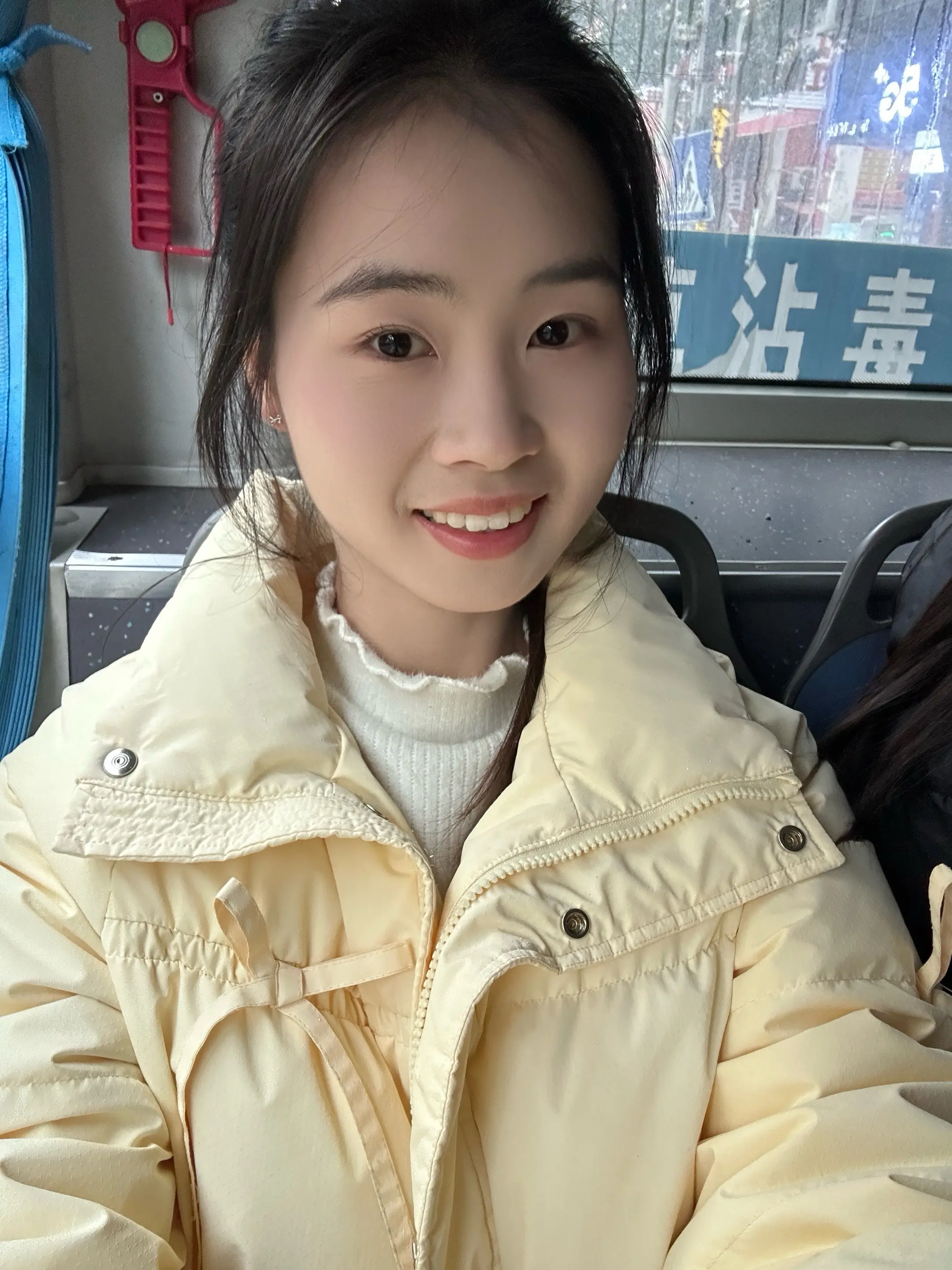 18岁的小弟弟就别加我了，阿姨我今年要24岁了，实在不忍心伤害你们，来...