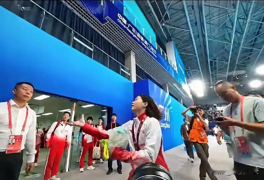 我们的婵宝依然是那么善良可爱。是金子总会发光，粉丝礼物太暖了，夺冠也有爱相伴。