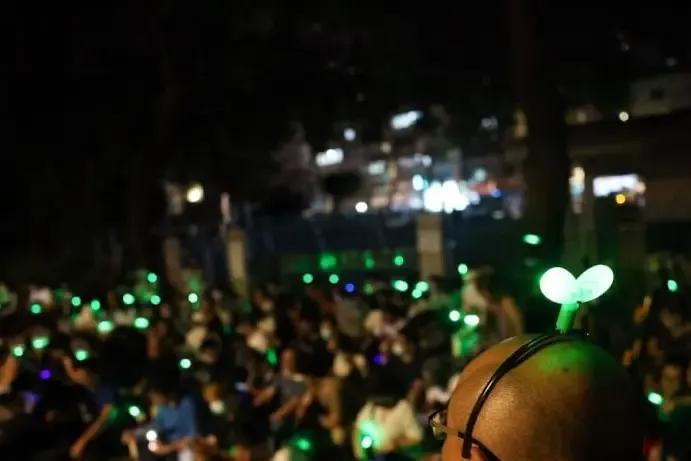 虽有余热，无力回天。几百个柯文哲支持者静坐，但改变不了柯文哲政治生命已经结束的事