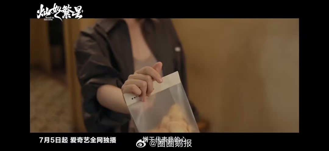 虞书欣还是向手指比心低头了虞书欣为了拍戏向手指比心低头 哈哈哈哈 