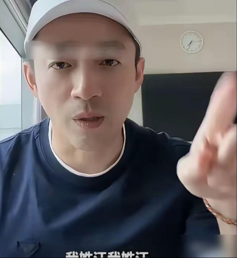 前女友张颖颖亲口说的，那天他光着脚在小区里转圈，对着空气不停咒骂张兰，真的不是空