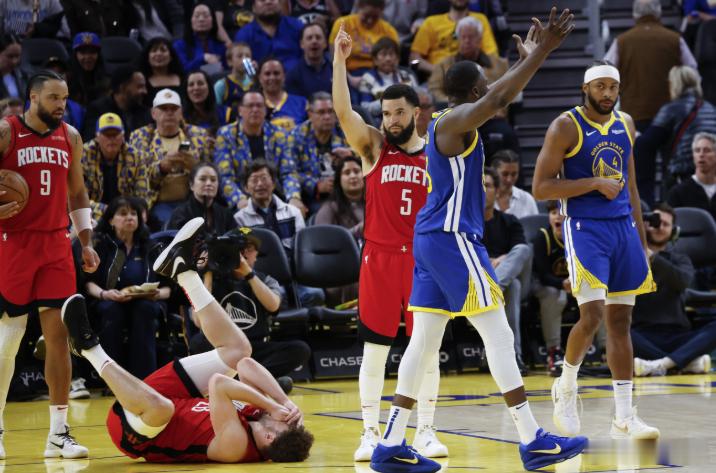 近日前NBA球员乔·约翰逊和名嘴香农·夏普及查德·约翰逊在《Nightcap》节