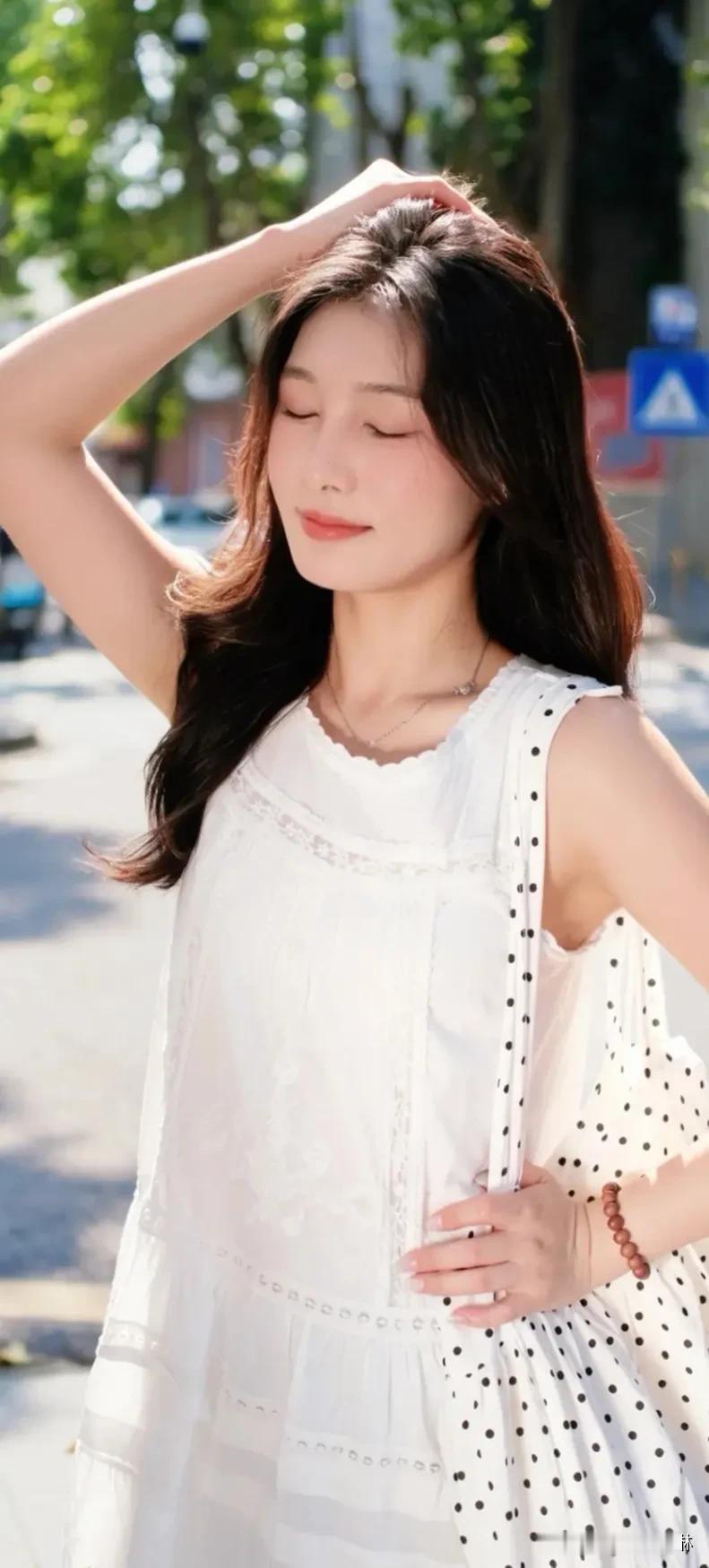街头少女写真，捕捉青春瞬间！
时尚穿搭，自然pose，轻松出片。  
阳光正好，