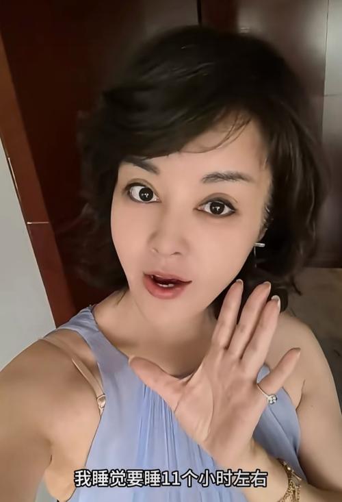 百亿女老板的感情风波！于文红豪掷五千万恋小32岁男模，网友解读背后另有考量✨
 