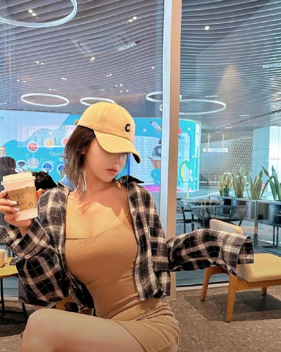 司晓迪有那么多男明星的微信。爆出来的肯定是少数。
我感觉她是广撒网，谁上钩就是谁